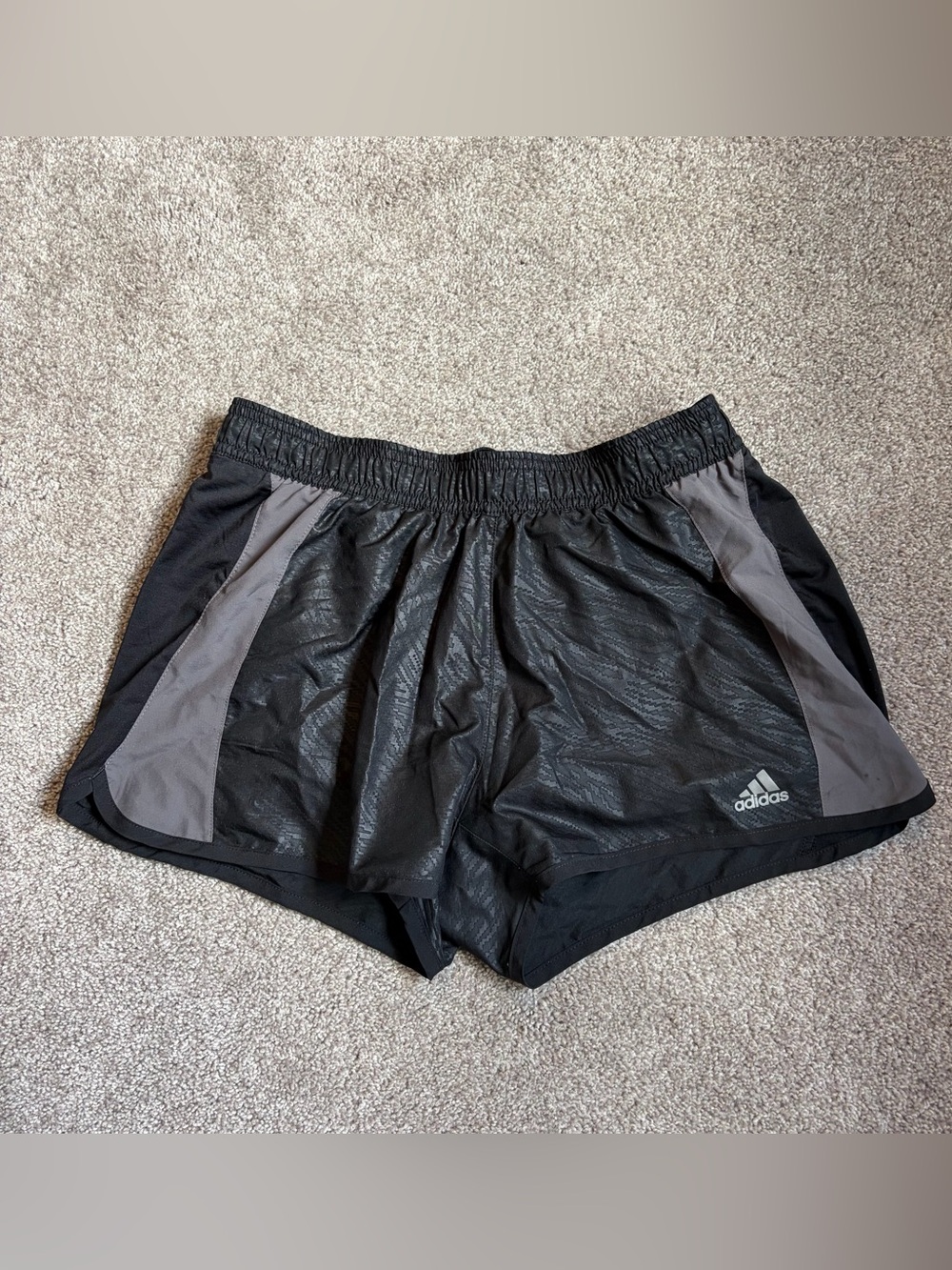 3/15$ 🛍️ Addidas Shorts